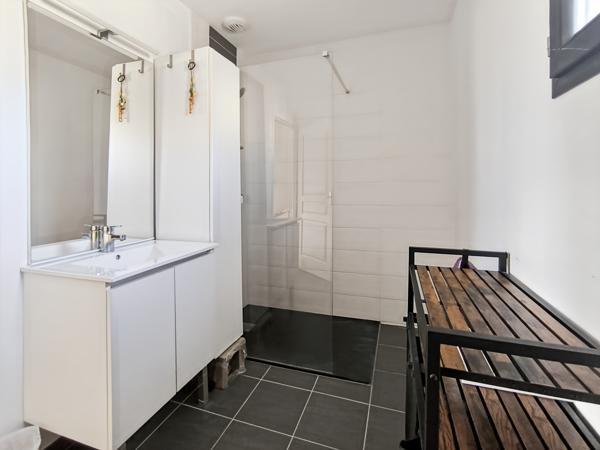 Très belle villa de type T4 climatisée avec terrain et garage