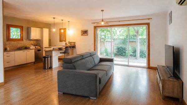 TRES BELLE MAISON T7 DE 192M² ENTIEREMENT RENOVEE DONT T2 INDEPENDANT DE 33 M² AU CALME SUR 900 M² DE TERRAIN