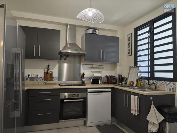 A vendre appartement T3 de 70,60 m2 avec varangue -Résidence récente centre ville de LA POSSESSION