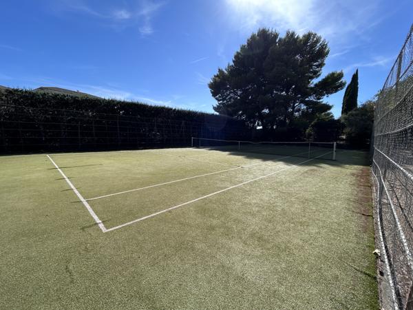 À VENDRE – T3 AVEC TERRASSE, PARKING ET TENNIS – MARSEILLE 12e
