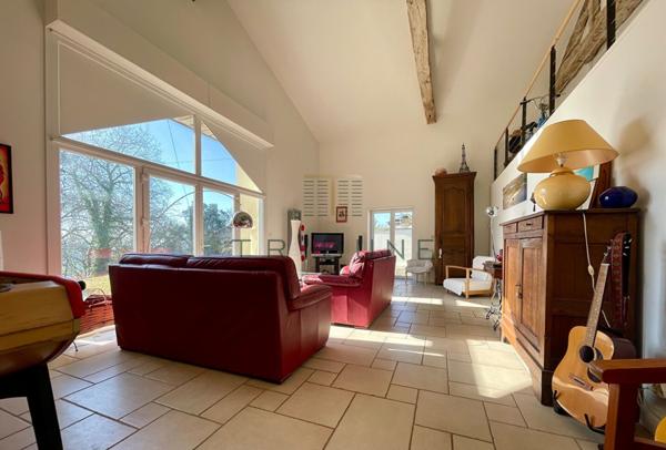 Maison 8 pièce(s) 4 chambre(s) 220 m²