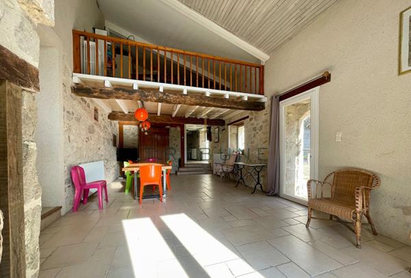 Maison 8 pièce(s) 4 chambre(s) 220 m²