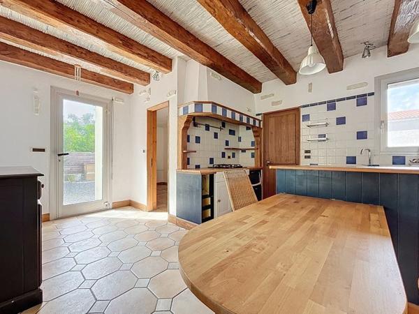 Maison à vendre |  Courçon |  7 pièces | 212 m²