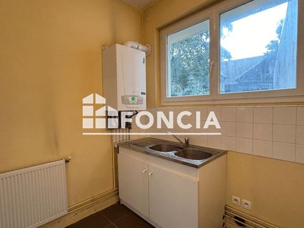 Location Studio 29.3 m² - 9-11 RUE DE PARIS Lisieux 14100