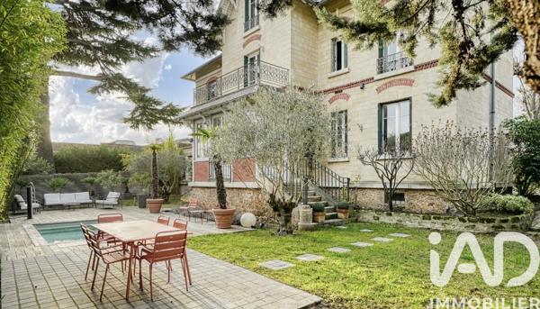 Maison à vendre 9 pièces 235 m² Le Mesnil-le-Roi