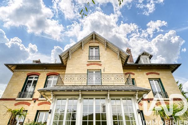 Maison à vendre 9 pièces 235 m² Le Mesnil-le-Roi