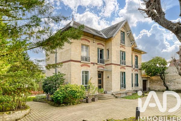 Maison à vendre 9 pièces 235 m² Le Mesnil-le-Roi