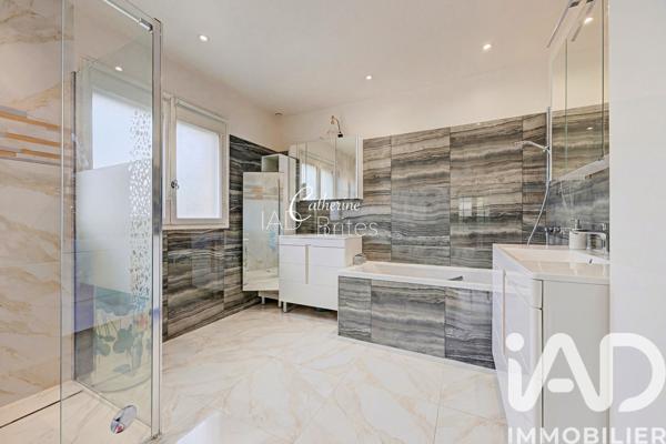 Maison à vendre 7 pièces 297 m² Claye-Souilly