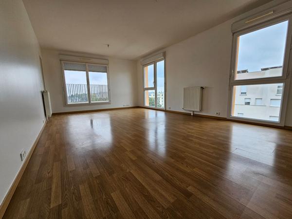 T5 RÉNOVÉ - 4 CHAMBRE 90m² + TERRASSE + DOUBLE PARKING - CERGY LE HAUT