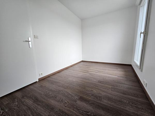 T5 RÉNOVÉ - 4 CHAMBRE 90m² + TERRASSE + DOUBLE PARKING - CERGY LE HAUT