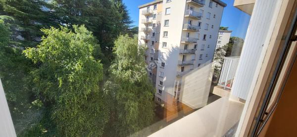 Nantes Mulotière : En vente ! Appartement T2 avec une chambre, espace de vie sur balcon, ascenseur, parking s/sol.