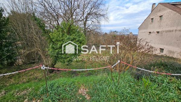 terrain centre du village