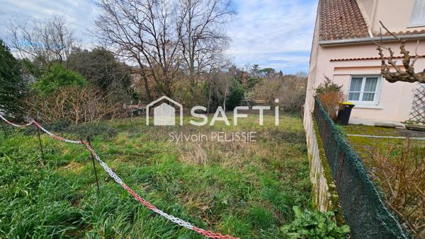 terrain centre du village