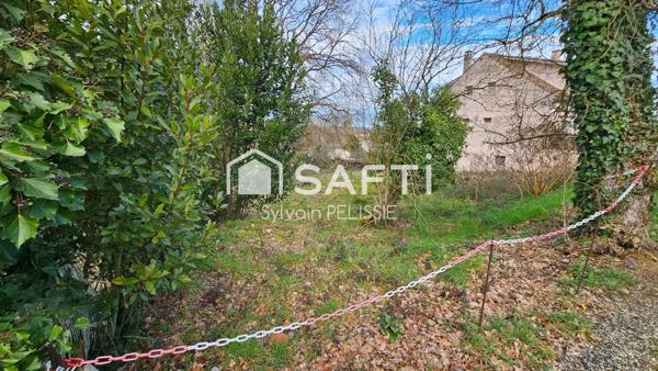 terrain centre du village