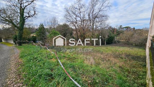 terrain centre du village