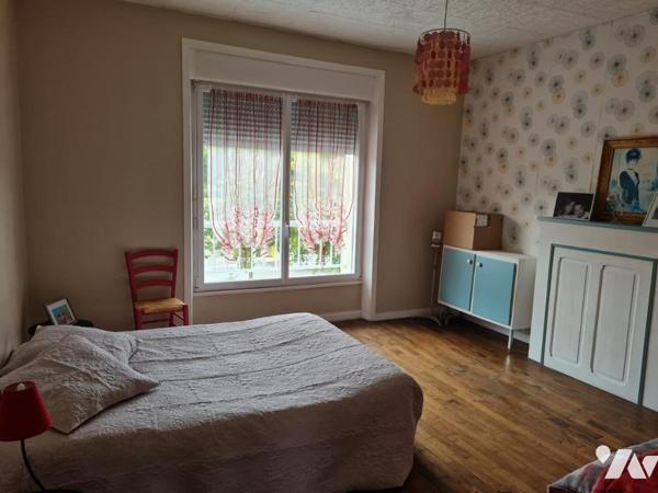 À Vendre à Rohan avec vue sur le plan d'eau maison de caractère