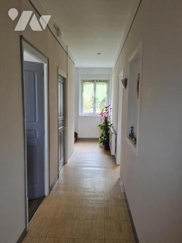 À Vendre à Rohan avec vue sur le plan d'eau maison de caractère