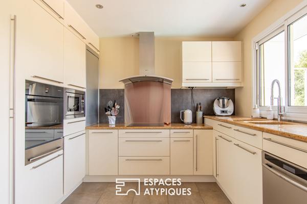 Maison avec piscine à débordement et vue sur la Vallée de la Sèvre