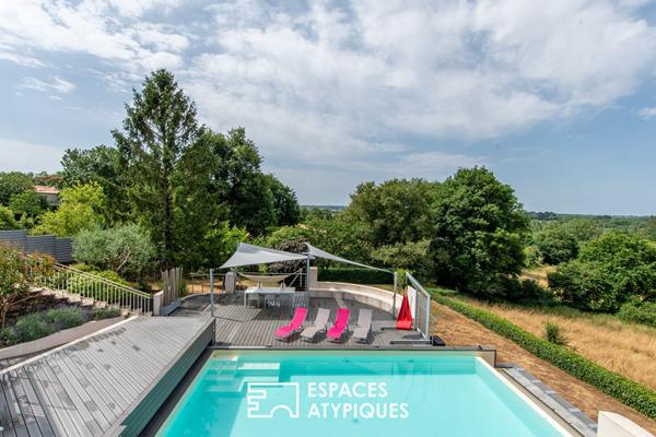 Maison avec piscine à débordement et vue sur la Vallée de la Sèvre
