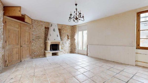 Maison ancienne - Le bugue Maison de village ancienne en pierre, environ 100m2 avec courette intérieure