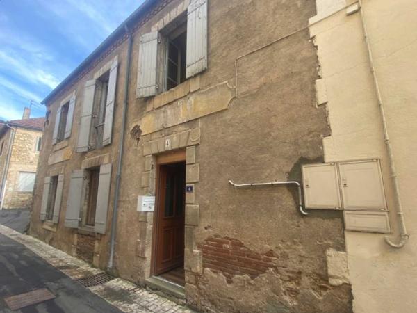 Maison ancienne - Le bugue Maison de village ancienne en pierre, environ 100m2 avec courette intérieure