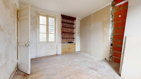Maison ancienne - Le bugue Maison de village ancienne en pierre, environ 100m2 avec courette intérieure