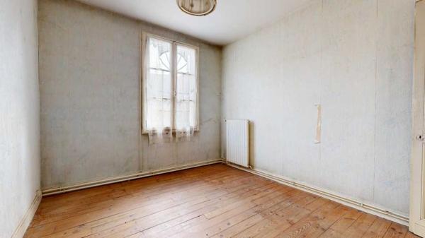 Maison ancienne - Le bugue Maison de village ancienne en pierre, environ 100m2 avec courette intérieure