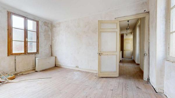 Maison ancienne - Le bugue Maison de village ancienne en pierre, environ 100m2 avec courette intérieure