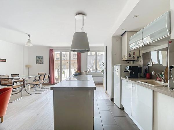 A VENDRE : T4 de 99m2 deriière l'hotel de ville à 2min à pieds du quai du vieux port