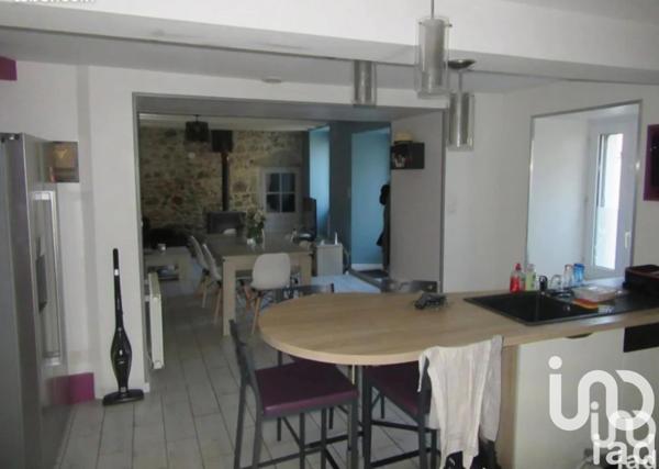 Maison 4 pièces de 80 m² à Bressuire (79300)