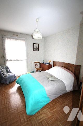 Plein centre, proche toute commodité, Au 2éme étage d'un immeuble avec ascenseur, appartement d...