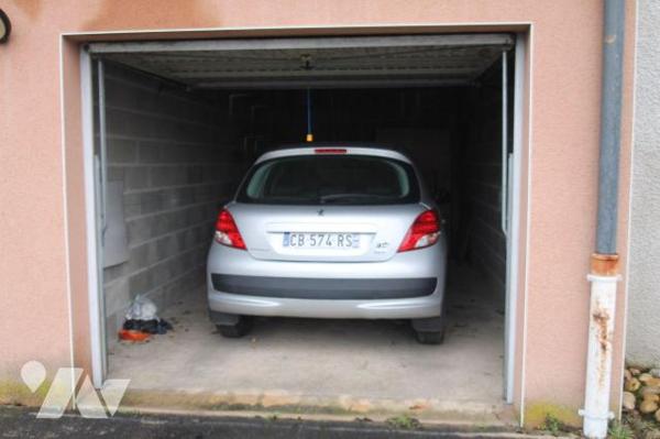 Plein centre, proche toute commodité, Au 2éme étage d'un immeuble avec ascenseur, appartement d...