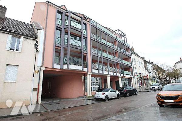 Plein centre, proche toute commodité, Au 2éme étage d'un immeuble avec ascenseur, appartement d...