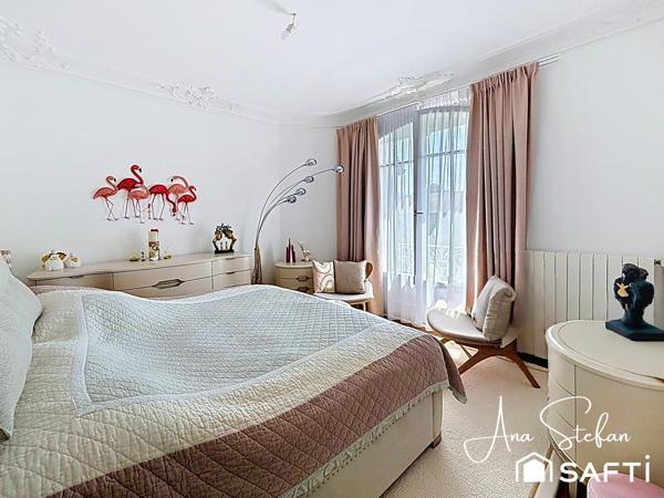 Rare à Rambouillet ! Élégante demeure familiale de 155 m² avec 4 chambres, bureau et jardin de 673 m², à 5 min à pied de la gare et du centre-ville.