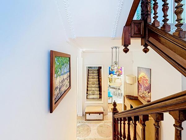 Rare à Rambouillet ! Élégante demeure familiale de 155 m² avec 4 chambres, bureau et jardin de 673 m², à 5 min à pied de la gare et du centre-ville.