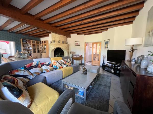 Maison à vendre 10 pièces au coeur de CUISERY (71), avec piscine