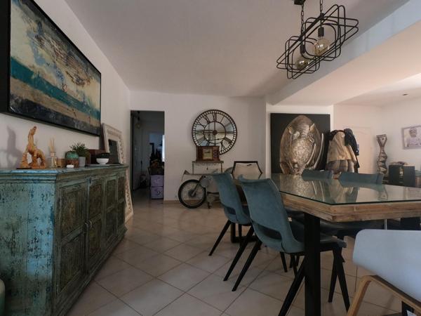 Maison de plain-pied, au calme et proche de tout.