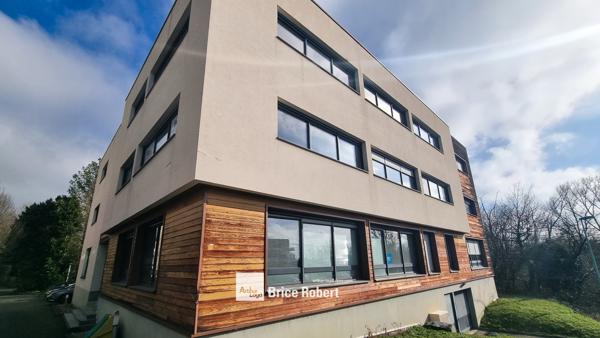 Bureaux à vendre avec terrasse privative à Dardilly dans secteur arboré