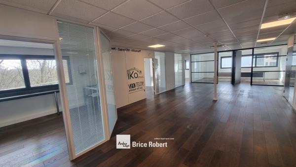 Bureaux à vendre avec terrasse privative à Dardilly dans secteur arboré