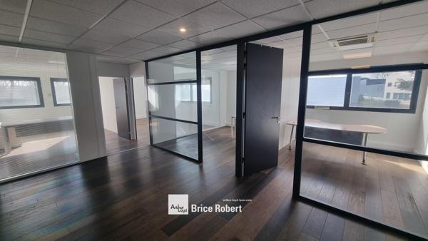Bureaux à vendre avec terrasse privative à Dardilly dans secteur arboré