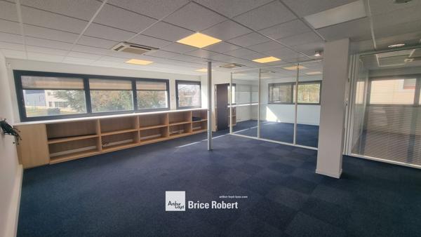 Bureaux à vendre avec terrasse privative à Dardilly dans secteur arboré