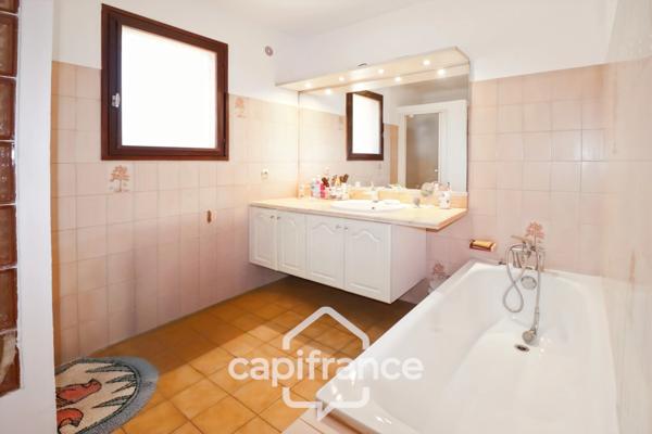 BELGENTIER (83) Maison à vendre 5 pièces + garage sur 6700m² de terrain.