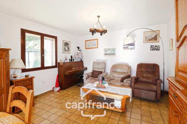 BELGENTIER (83) Maison à vendre 5 pièces + garage sur 6700m² de terrain.