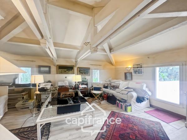 Propriété à vendre 6 pièces LA LONDE LES MAURES (83)- Domaine de Valcros.