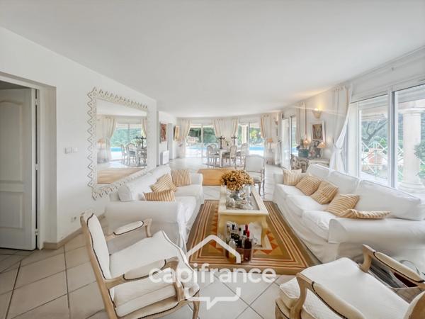 Propriété à vendre 6 pièces LA LONDE LES MAURES (83)- Domaine de Valcros.