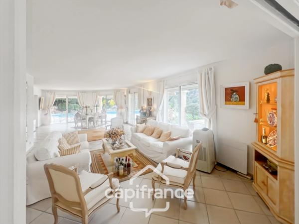 Propriété à vendre 6 pièces LA LONDE LES MAURES (83)- Domaine de Valcros.