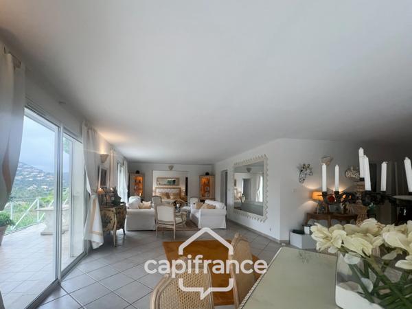 Propriété à vendre 6 pièces LA LONDE LES MAURES (83)- Domaine de Valcros.