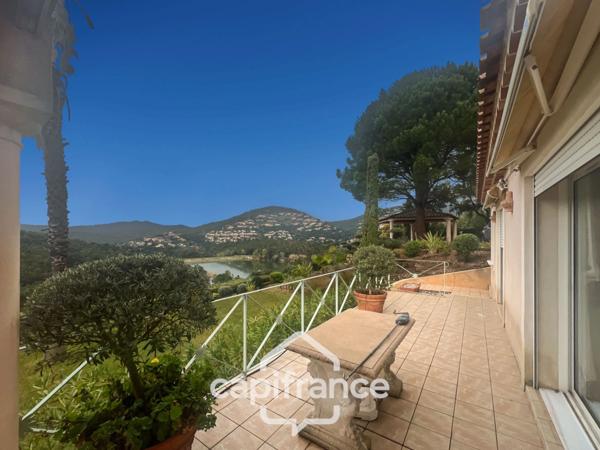 Propriété à vendre 6 pièces LA LONDE LES MAURES (83)- Domaine de Valcros.