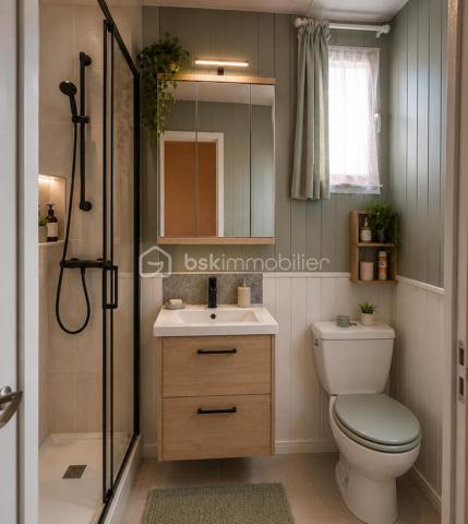 Découvrez ce spacieux appartement de 81 m²environ,  situé au dernier étage d’un immeuble de 3 étages, offrant un POTENTIEL EXCEPTIONNEL d’aménagement.

Dès l’entrée, vous trouverez un placard intégré ainsi que des toilettes indépendants, avec la possibilité de les transformer en salle d'eau complète.

L'appartement se compose également d'une cuisine séparée et d'un double séjour lumineux. Ce dernier peut facilement être réagencé pour créer une chambre supplémentaire selon vos besoins. 

Un long couloir mène à l’espace nuit, composé d'une chambre spacieuse, d'une grande salle d’eau avec la possibilité de la transformer en chambre.

Le véritable atout de cet appartement réside dans ses combles de 100 m² au sol et mansardé (non comptabilisés dans la surface habitable), offrant de nombreuses possibilités d’aménagement :  espaces de rangement, de stockage ou de salle de jeux.

Une cave complète ce bien.

Travaux à prévoir, offrant l’opportunité de façonner cet espace selon votre goût et vos besoins.

Très faibles charges de 135€.

 (1ère photo non contractuelle)

Pour plus d'informations ou une visite ? Je suis disponible 7j/7 au 06.52.05.15.94