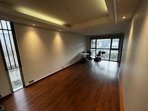 BUREAUX à LOUER de 161 m²